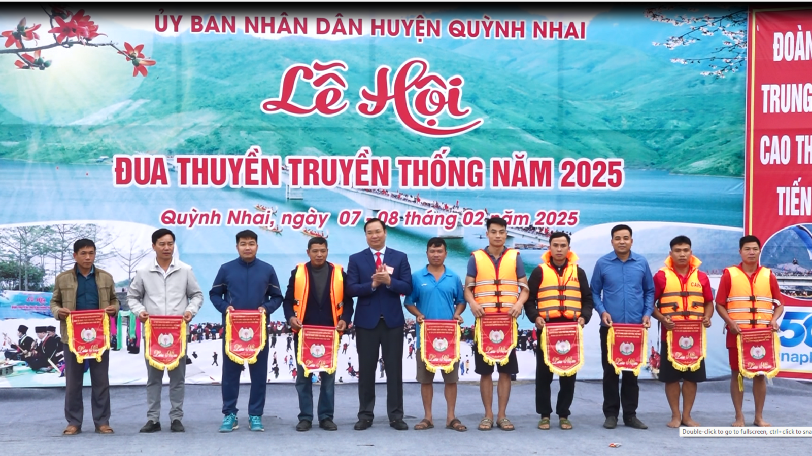 Exciting Quynh Nhai District Boat Racing Festival