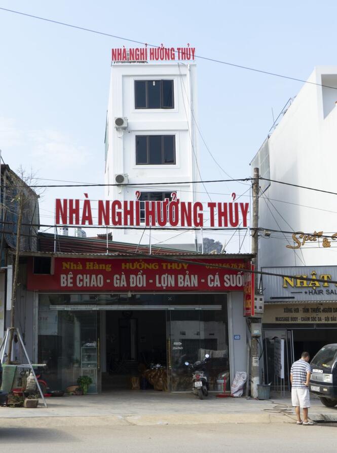 NHÀ NGHỈ HƯỞNG THỦY - THỊ TRẤN NÔNG TRƯỜNG MỘC CHÂU.