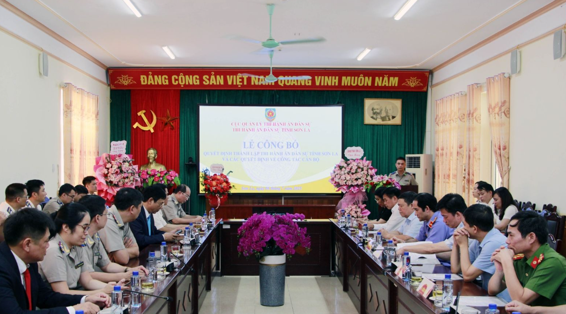 Thành lập Thi hành án dân sự tỉnh Sơn La và trao quyết định về công tác cán bộ