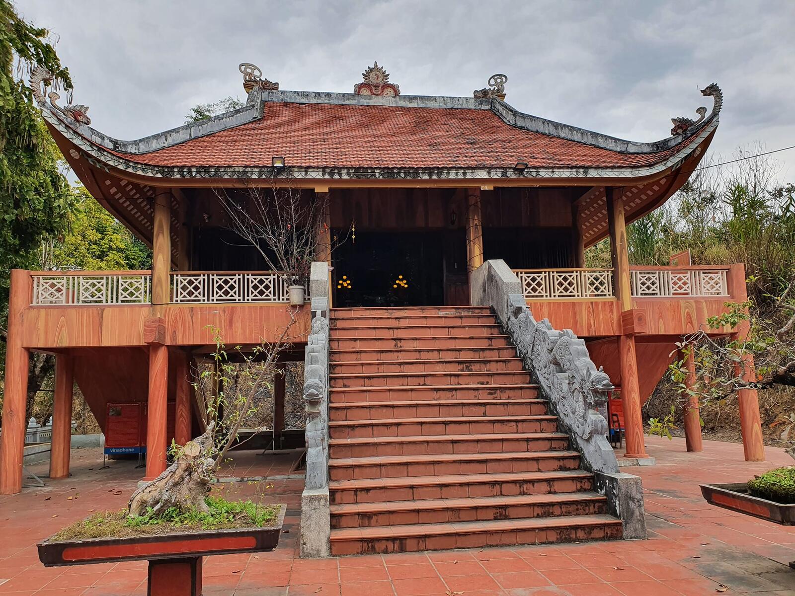 Nàng Han Temple