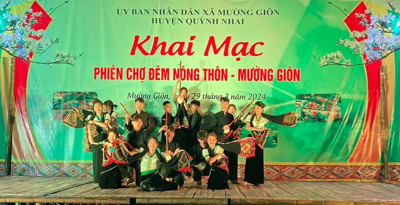 Muong Gion commune rural night market