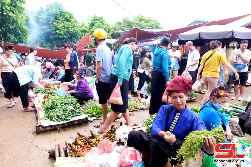 Huoi Cuoi Market