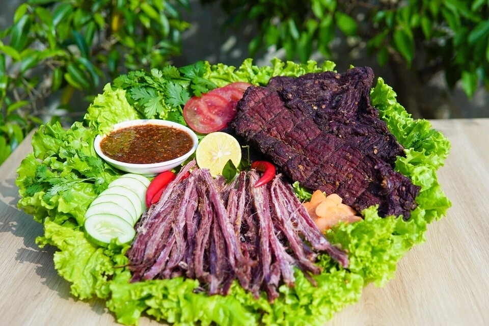 Thịt trâu gắp bếp (gác bếp)